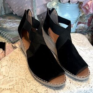 Gentle Souls by Kenneth Cole Black Wedge Sandals